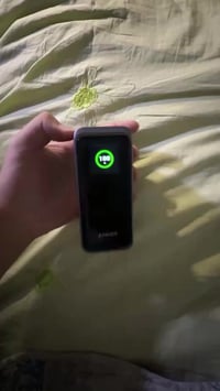 Anker prime 20 الف ملي سعتها  200 واط الضرر فقط الusp ماكو او مكسور ال...