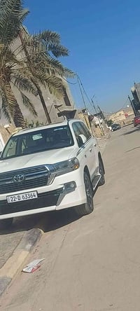 لاندكروزر موديل ٢٠٢١ مكفوله بأسمي ماشي ٤٥الف السعر ٥٧٥٠ الاستفسار الات...