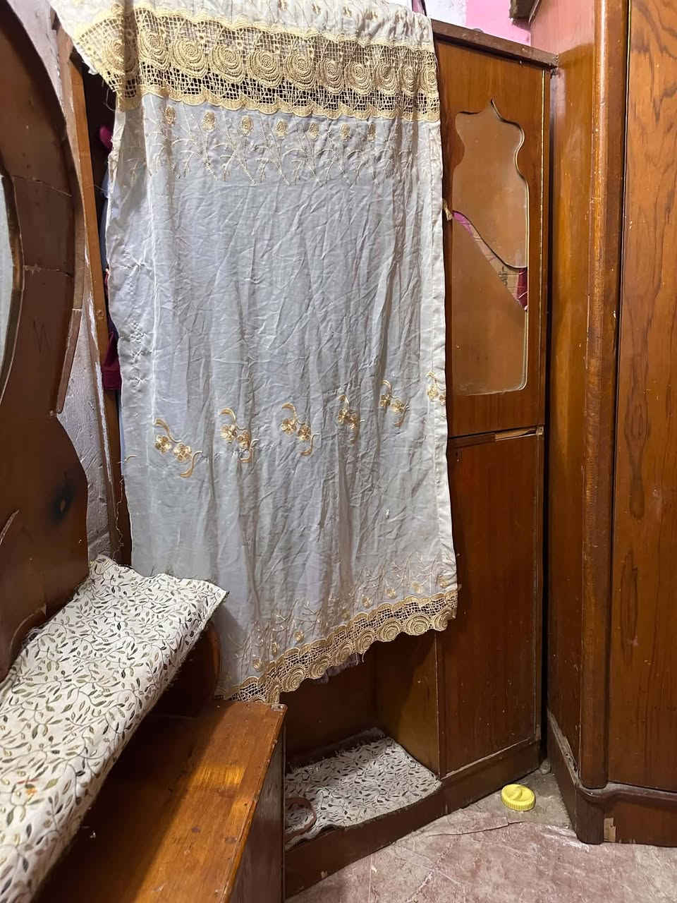 السلام عليكم للبيع ب100 بيهن مجال مكان محاويل اتصل على الرقم ***********
