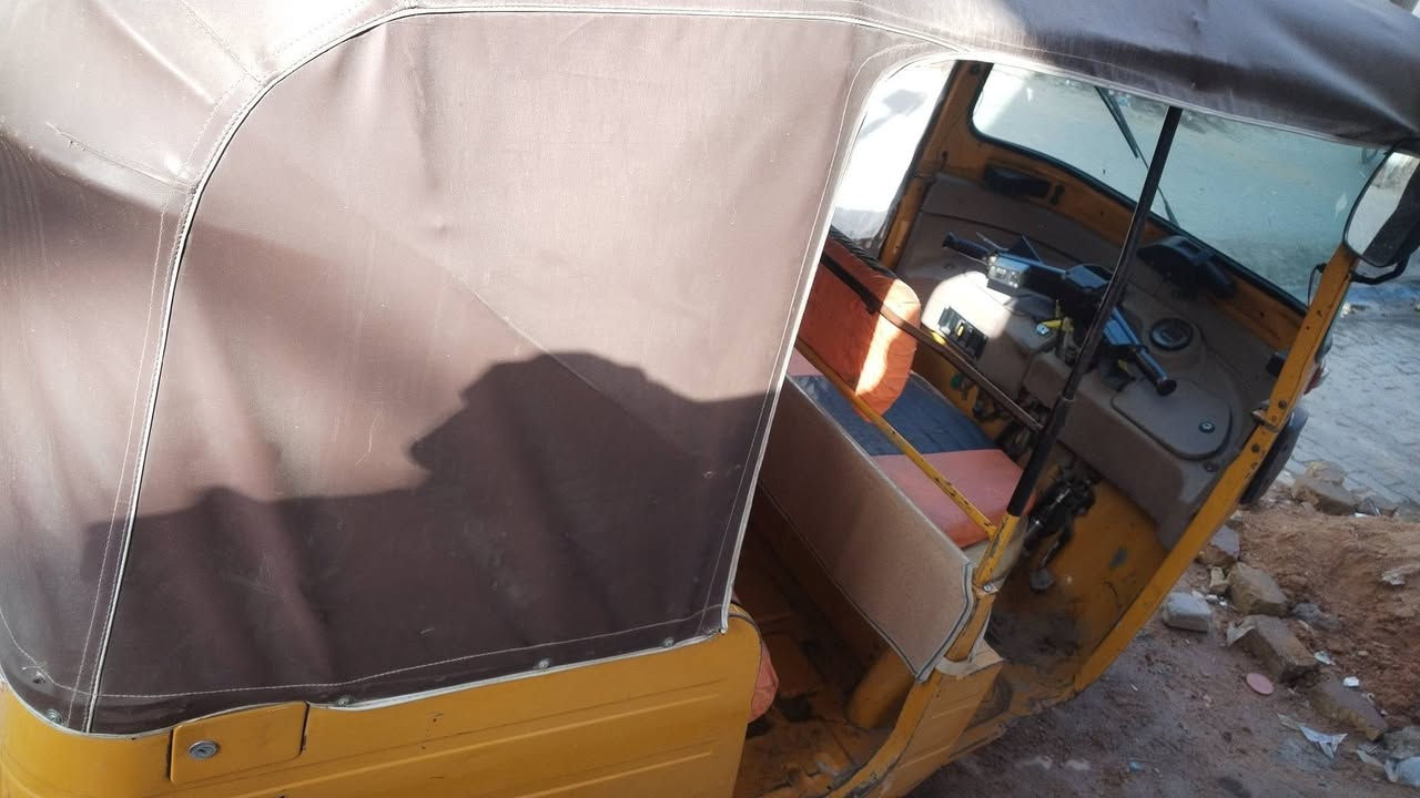 سلام عليكم
تكتك للبيع موديل 20 نظيفة ومرتبه بيها رقم وسنويه رايدها ب5500 وبيها مجال قليل الاتصال على الرقم
***********
#مكلف_بالنشر
