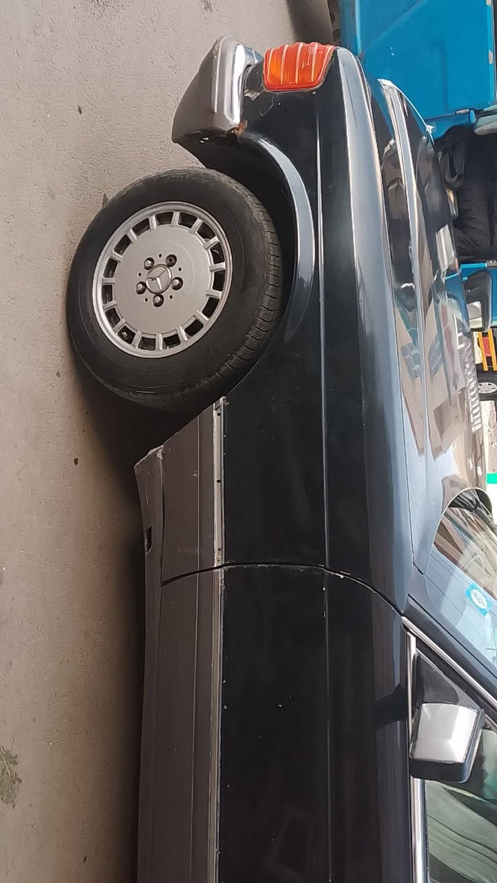 سلام عليكم مارسدس موديل1985     بنز للبيع مكينه 300تخم تاير حداديه دواخل تبريد سياره جاهزه ماتصرف عليه ربع اترايك لربيل سنويه ل30 امداور ثاني يوم تتكاتب ويه راعيه السعر 45اوبيه مجال اتصال فقط ***********
