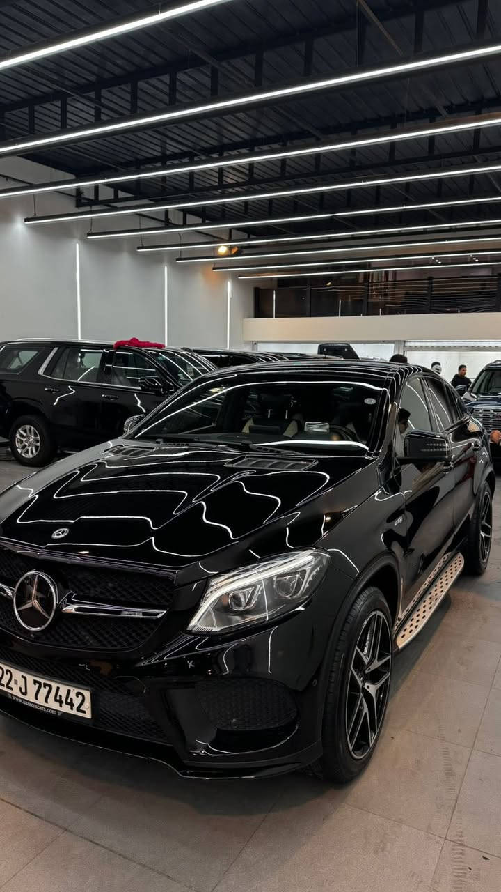 مرسيدس   GLE 43 AMG 2018
🔹 الموديل: 2018
🔹 المحرك: 6 سلندر 3.0L  (BITurbo) – أداء عالي
🔹 ناقل الحركة: أوتوماتيكي AMG SPEEDSHIFT 9 سرعات
🔹 نظام الدفع: 4MATIC+ دفع رباعي متطور
🔹 اللون الداخلي: شامواه + جلد + كاربون فايبر فاخر
🔹 الضمان: وكالة BCM - ضمان خليجي
🔹 رقم السيارة: اربيل
تحويل مباشر
✅ الممشى 77 الف 
✅ تصميم رياضي فاخر مع شبك AMG الأمامي المميز
✅ابواب ذكي وشفط مع القفل التحكمي
✅ إضاءة LED أمامية وخلفية متكيفة مع إضاءة محيطية داخلية
✅ فتحة سقف بانورامية مزدوجة
✅ نظام تعليق هوائي (جكات) لتوفير راحة مطلقة أثناء القيادة
✅ رادارات متكاملة (أمامي + خلفي + جانبي) + نظام قيادة شبه ذاتية
✅ شاشات ديجيتال متكاملة مع نظام MBUX الذكي
✅ نظام ملاحة متطور + دعم أبل كاربلاي وأندرويد أوتو
✅ كراسي جلد مع تدفئة، ، وتدليك (مساج) بتحكم كهربائي كامل
✅ نظام صوتي Burmester فاخر ثلاثي الأبعاد
✅ كاميرات 360° مع حساسات أمامية وخلفية مع حلقة دائرية متكامله حول السيارة
✅ مثبت سرعة متكيف مع نظام الفرملة التلقائية
✅ جنوط AMG رياضية مقاس 22 إنش
✨ سيارة SUV رياضية، فاخرة، وجديدة جداً!
السعر 42 الف $

للاستفسار الاتصال على الأرقام 

العنوان بغداد الوزيرية 

 ***********
***********
