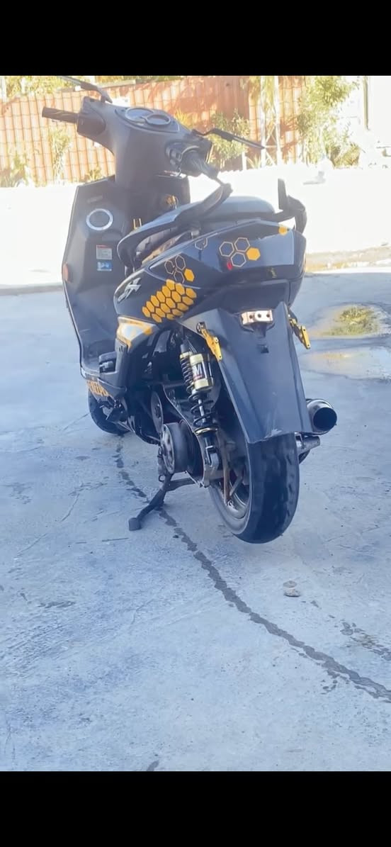 السلاام عليكم سكنس فحل نوزل خطين للبيع متوازي او مراوس ب ايفون و فرق مكان شعب الدراجه كلها رياضي نكره سلف مابيها اييي نقص كلجات مكينه كور كله رياضي وبيها   هواي شغلاات نضيفه ضالمتها الصور باواقع نصبه وشكل حلوه  ***********
