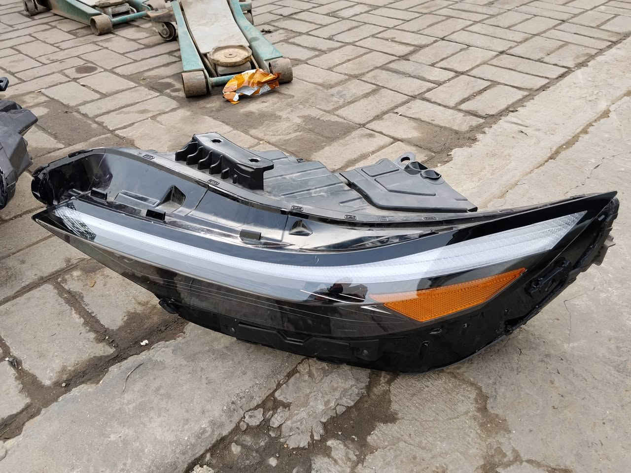 السلام عليكم زوج لايت النترا يرهم موديل 2024الى 2025 امريكي اصلي تفصيخ السعر 500$ وبيهن مجال بسيط للاتصال ***********
