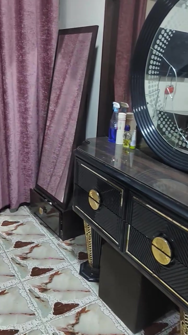 غرفه للبيع تركية نظيفة جدا 
ثقيلة متواجد وتساب ***********
