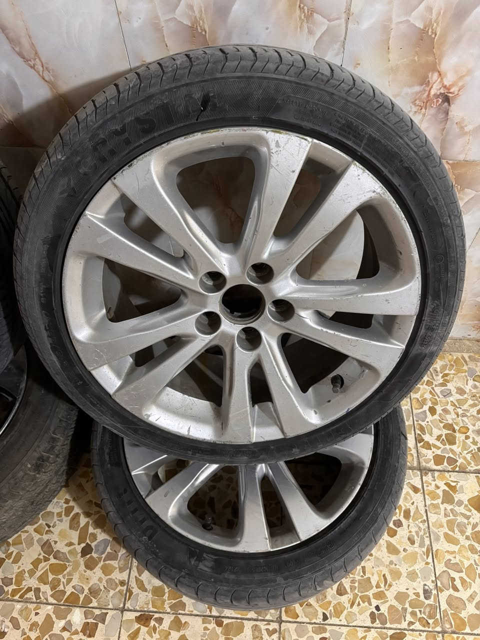 للبيع
زوج ويل كب C200 حجم 17 
زوج ويل كب حجم 16
 العنوان المعقل الابله 
***********
