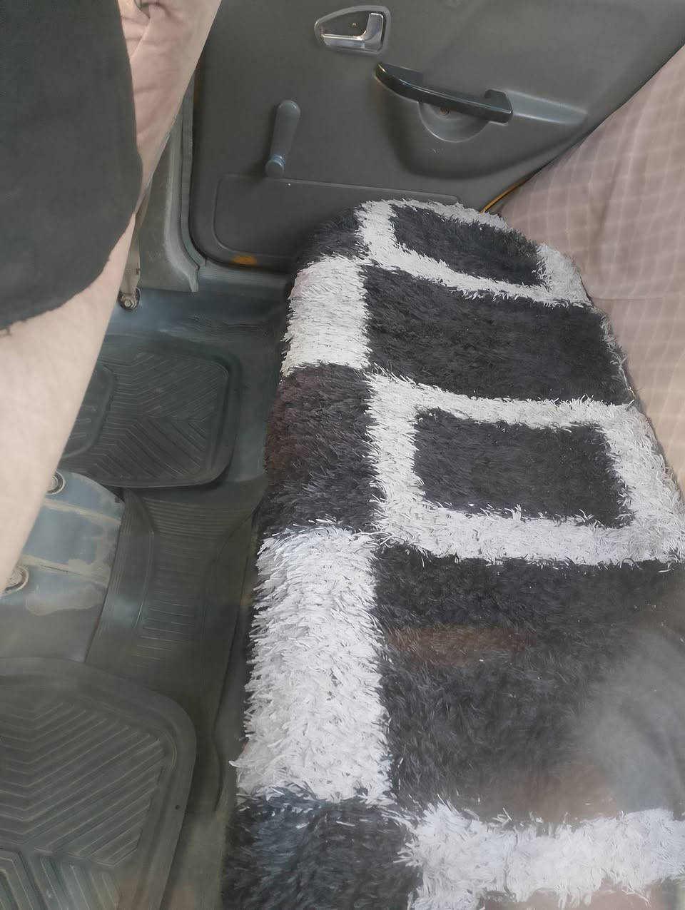 السلام عليكم
سايبا موديل 2012 للبيع
السياره خير من الله وايدي بيهه دائما. محرك خير من الله 
بس الكير بي مشكله النمره 4 تفلت
ومشط ستيرن ينكط كلش قليل 
اما الباقي كله مقبول والحمد الله السعر 32 وبيه مجال بسيط التواصل على الرقم
0776710234


**إذا كنت صاحب هذا الإعلان وتريد حذفه لأي سبب، رجاءا أرسل رسالة إلى الدعم الفني**