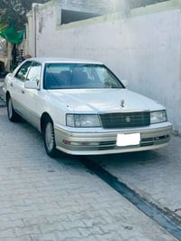 تويوتا كراون • كفالة عامة • نجف