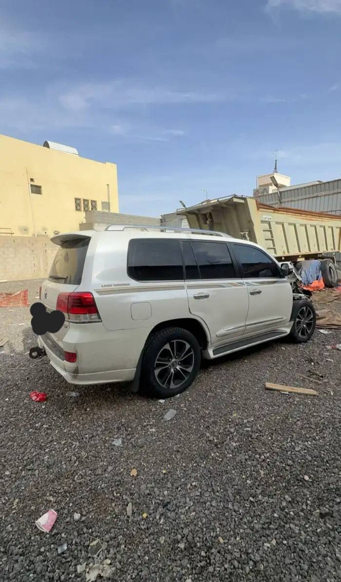 السلام عليكم ورحمه الله 🌹

للبيع تيوتا لاندكروزر VXR 

ابيع على حادثها بلصور

ايرباكات كلها طاكه سستم كامل

حجم المكينه  8سلندر 5700 بلادي وحاليا مو شغاله اثر الحادث 

ملاحظه :🇮🇶: السياره بيها كتاب تظليل من المرور رسمي 

الشاصي مكفول اللغد مظروب مكان الحادث واظح بلصور

السياره استعمال شخصي فقط سابقأ

موديل 2016 اصل بلادي شركه عبد اللطيف

ماشيه 123000الف اصلها بلادي

السياره سابقأ كفاله عامه بشرط باقي السياره كفاله من الخدش والبارد

ملاحظه🚩 مكينه طافيه مو شغاله سبب الحادث ابيع على وظعها الحالي

السياره باسمي شخصي رقم اربيل جديد الدولي 💲

السياره تحويل مباشر سنويه وهزه جديد باسمي 🇺🇸

السعر 📍(( 160$ ورقه  ) وبي مجال بسيط للشراي 

ملاحظه:::# توصل اي محافظه تريدها حسب الاتفاق بين الطرفين ::

للاستفسار اكثر اتصال أو وتساب 

***********
