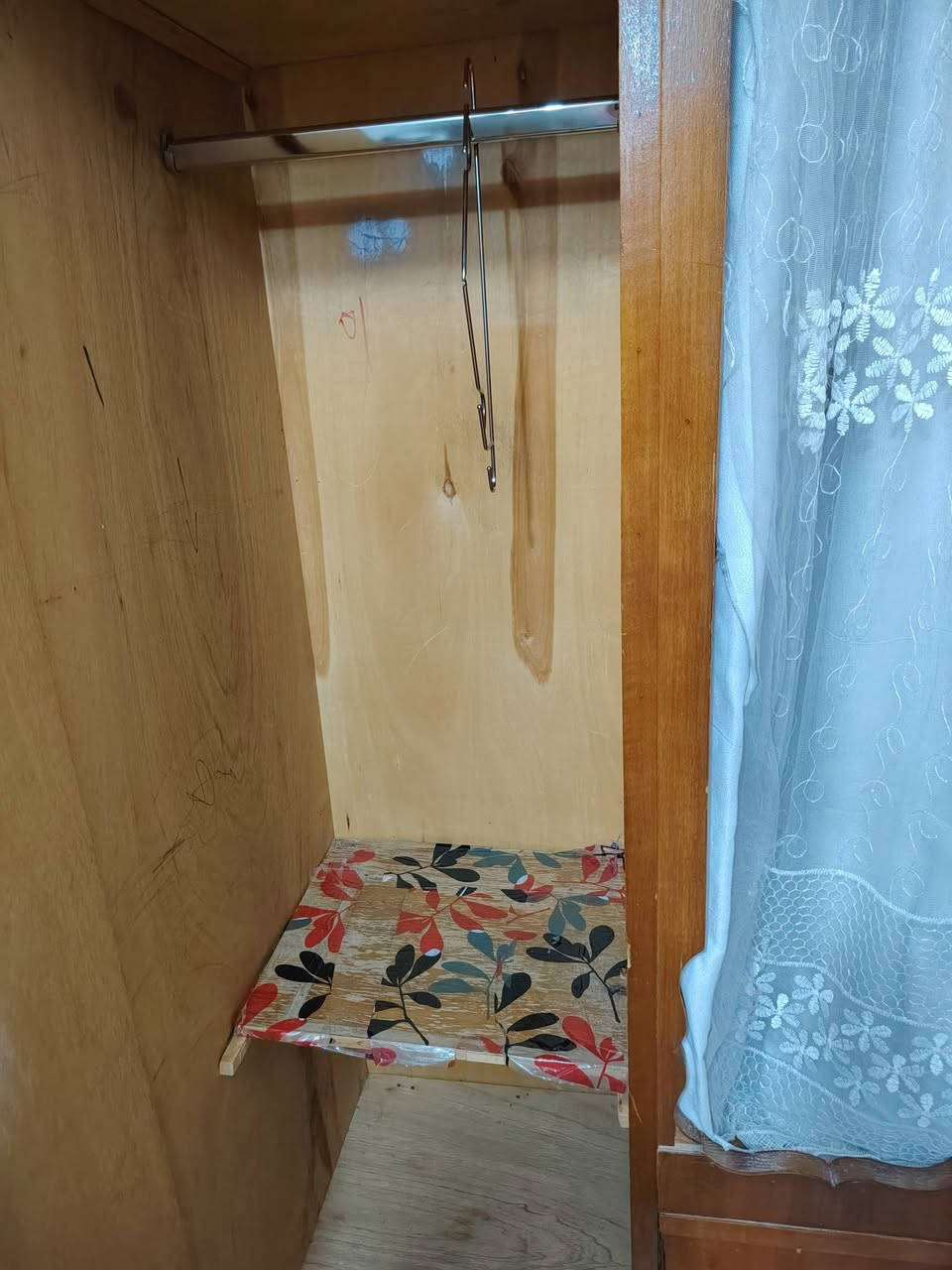 سلام عليكم...
عندي عراض للبيع مستعملات بس جديد الله شاهد 

كنتور كلاري نضيف كسر مابي اخو الجديد سعره225وبي مجال الشد عليه 

ميز مال صاله او استقبال حلوات نضاف 5قطع 55الف

كومي اصغير يصير كدام الجربايه 45وبي مجال 

الغراض جدد امانت الله ورسوله لل تواصل 

***********
