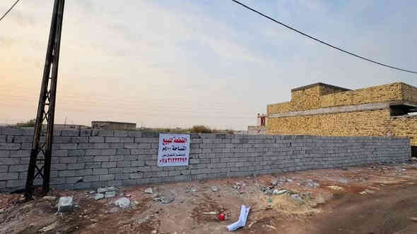 قطعة أرض للبيع في حي الجامعة طابو زراعي سند 25 مشمولة بالتمليك المساحة 400متر مقابل
 مجمع حجي هندي.
للإستفسار الاتصال على الرقم التالي. 
***********
