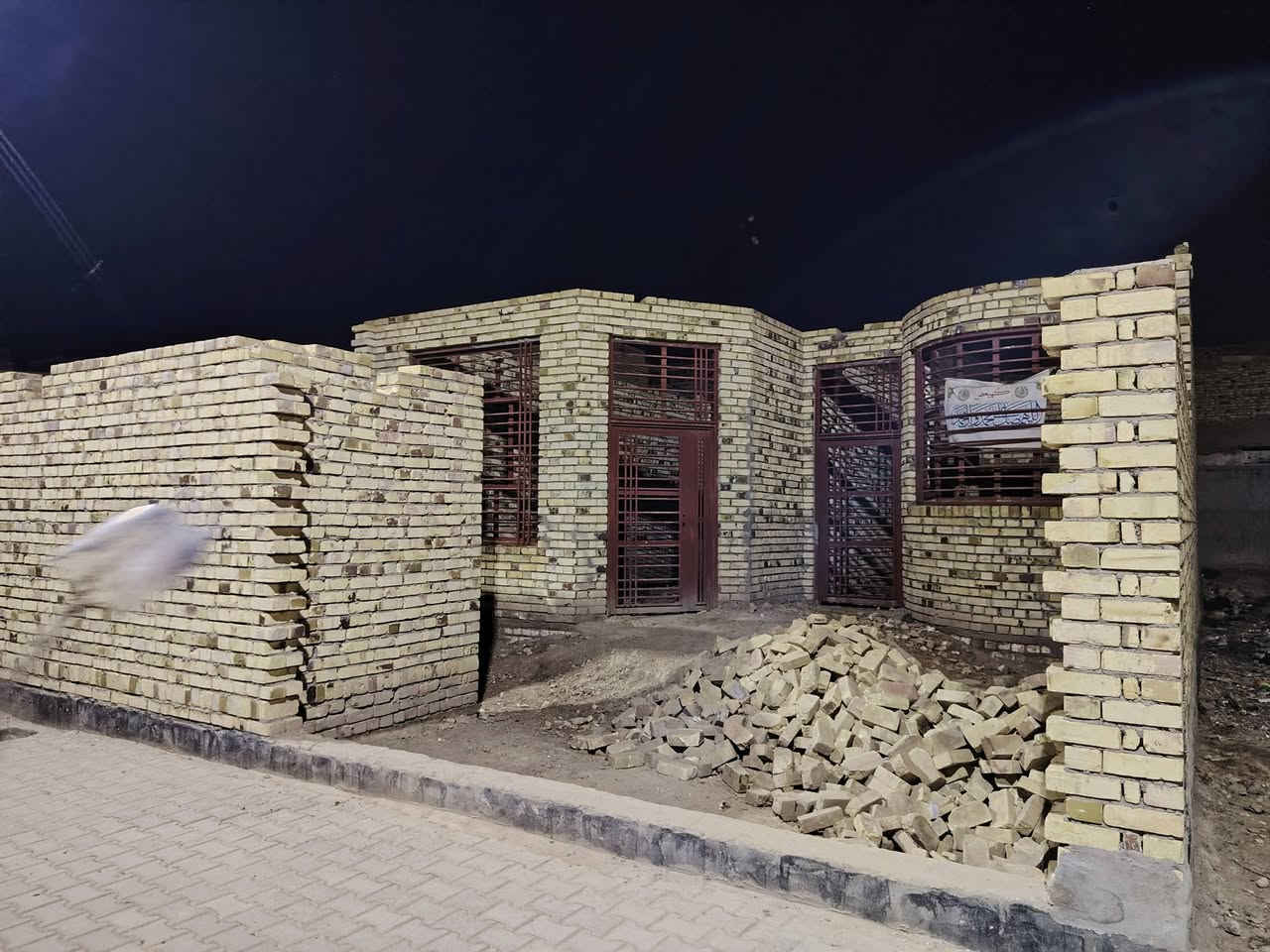 للبيع
هيكل كامل طابو سند 25  في الحريه 

 دوانية 7X4 مطبخ 5X4 صالة 4x8 غرفتين نوم 4X5

حمام داخلي وحمام خارجي مع صحيات خارجيه ساحه البيت الخارجيه 8x5

العنوان الحريه وجه على البستان بيت نصار

للتواصل ***********

