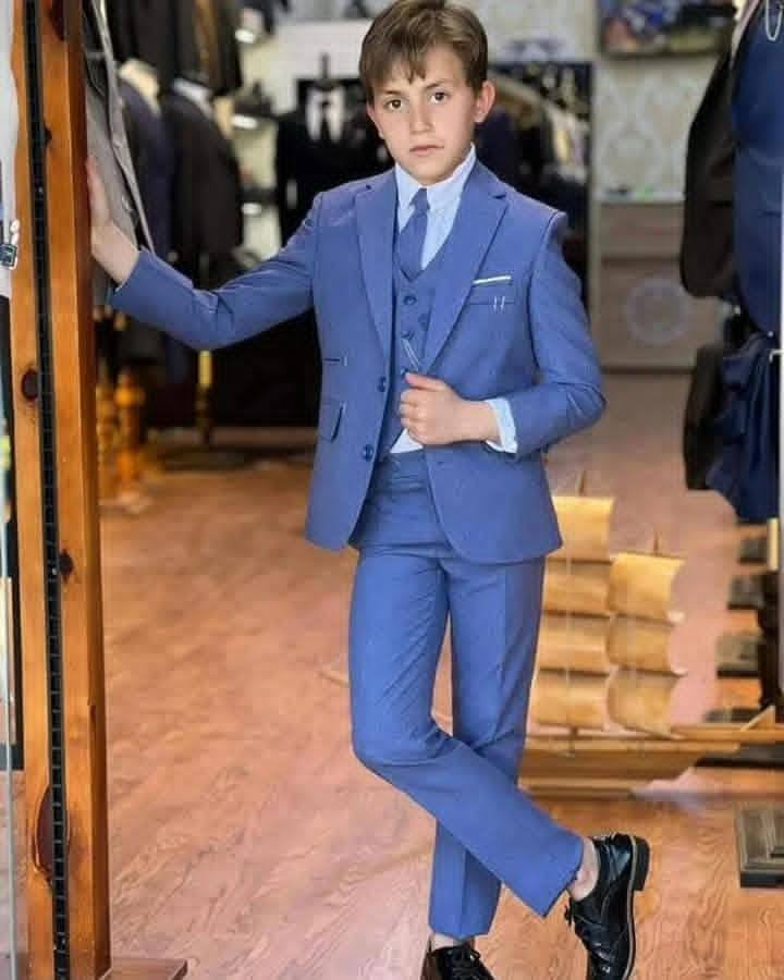 عرس 💍🎺عيد ميلاد 🎂 رفعة علم 🇮🇶 تخرج 🎓
طقم رسمي ولادي جميع الاحجام من 9شهر الى 14سنة
شارع الفاروق مقابل القائم مقام مجاور صياغة الرحمن
*********** واتساب
