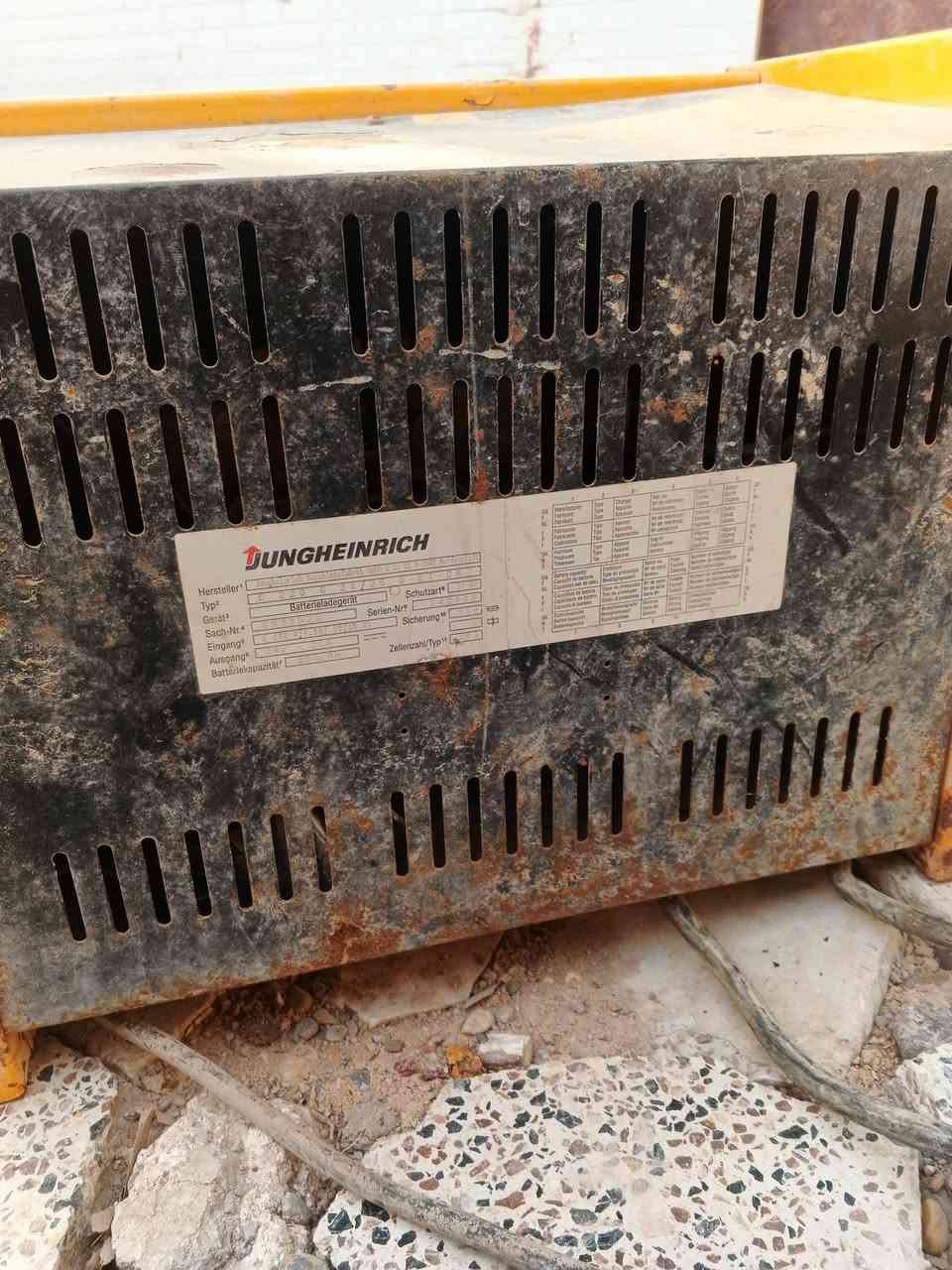 سلام عليكم عندي شاحنه ماله رفعه شوكيه كهربائيه
***********
