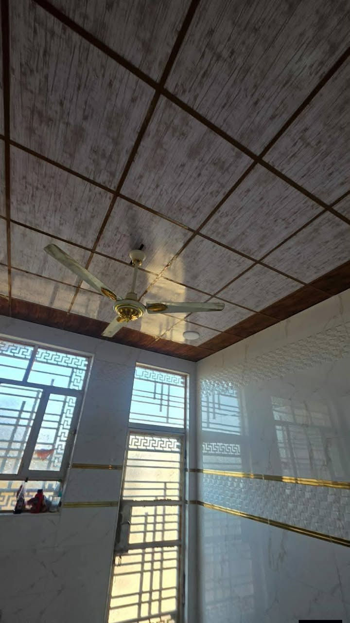 🏠 بيت للبيع – حي الأمين الأولى
📍 قرب محطة بنزين خانة الشموس
📄 سند زراعي
📐 المساحة: ٢٠٠ متر
🏗️ كونكريت مسلح
🛣️ شارع تبليط
تفاصيل البيت:
غرفتين
صالة
استقبال
حمامين
مطبخ
طابق ثاني صالة واسعة
💰 السعر: 95 
للاستفسار خاص أو الاتصال على الرقم  ‏‪***********‬‏
