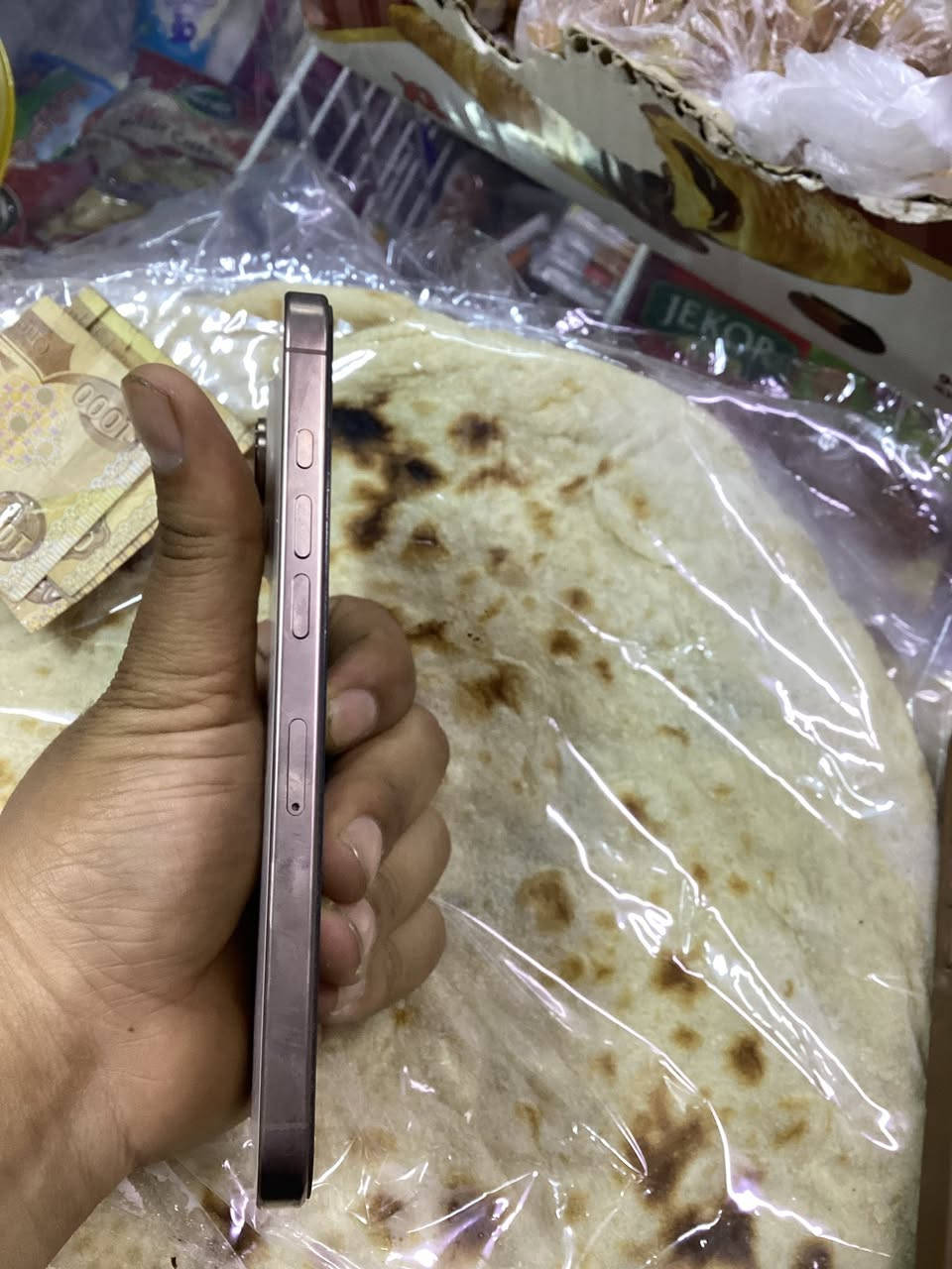 ١٦ برو ماكس نضيف جدآ كامل ملحقات السعر ١٤٠٠ وبي مجال الاستفسار اتصل ***********
