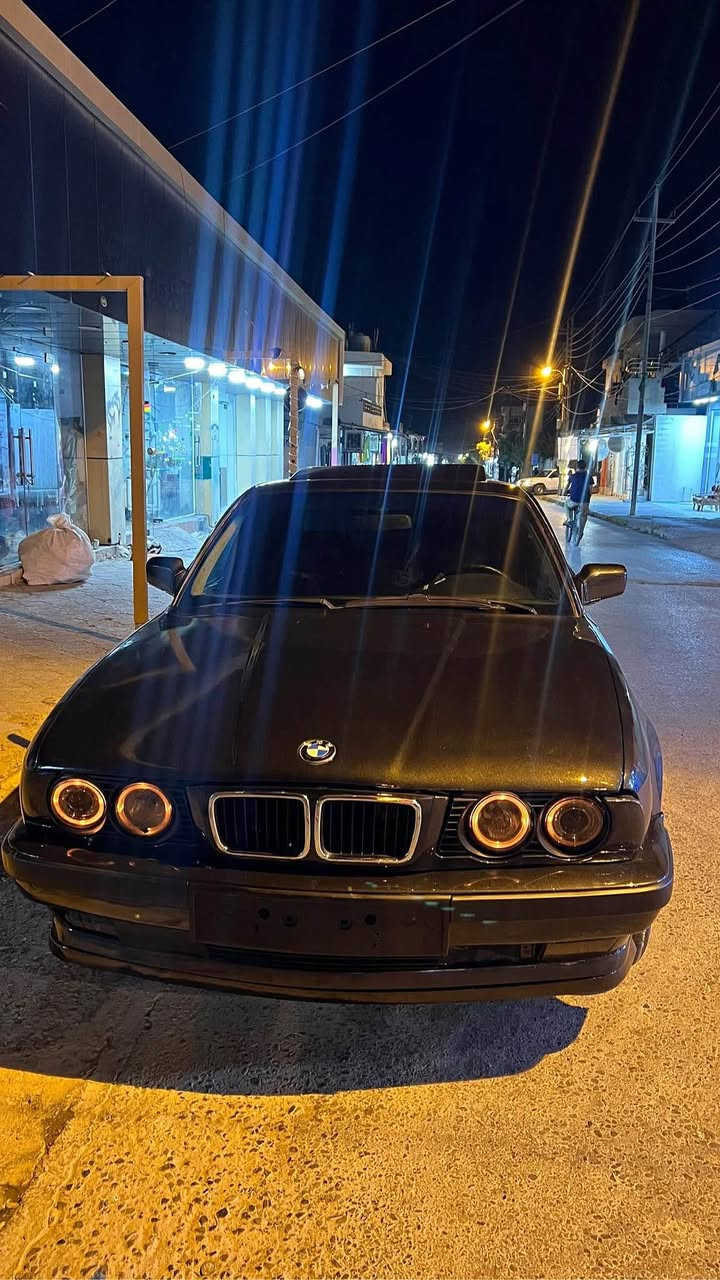 بەناوی خوای گەورە فرۆشتن Bmw ئارم پلاستیک هەولێر 
مۆدێل1991 ئارم و ئەوەلیاتی بەشەرتی سەت سال
هەمو کوردستانی پی بگەرێ بێمنەت
سعری ٣٨ گلا و معامەلە 
دەعمو لیدراوی نیە قرجیشی نیە پشتو پیشی کەپسە 
گێرو مەکینە بەشەرت زۆر زۆر بەقۆتە لەقوتی بیزارە 
موس و براوەی نیە بەشەرت خایسو رزیوی نیە سەیارەکە 
نوێ ماوەتەوە بەس ماشاالله ی دەوێت 
کارەبای بەشەرت کامل هەمو گیانی 
تایەو ویلی حەسیری نوێم بۆ بەستاوە 
تەقەو رەقەی تیا نیە یەک جرکەو گەلایەک ببرە
مواسەفات:
سلایت کارەبا
٤ جام کارەبا 
لایت ئەلقە 
لایت زینون 
تەبریت ساردو گەرم 
ساردەکەی بەس کومپلیسەری جامە بەشەرت 
نوقسانی دیناریکم تیا نەهیشتوە بە شەرت دەی فروشم 
موشتەری پەیوەندی بەم ژمارەیەوە بکە:
***********
واتس ئەپو ڤایبەر کاراوەیە 
شوێن کۆیە كويسينجاك, أربيل
