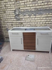 خزانة • مستعمل • نظيف