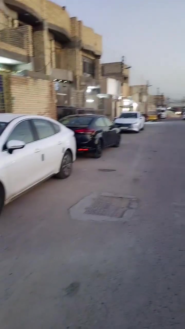 ياالله السلام عليكم بيت للبيع في احي الكوفه قرب دلاليه السيد على شارع الضغط مساحه متر 100,,,اسعر 85 البيت كامل ***********
