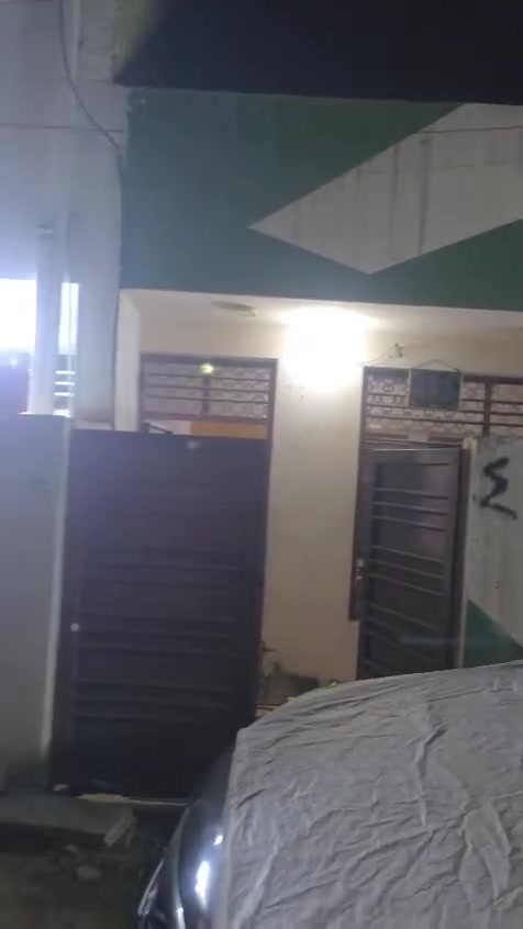 دار للبيع خلف حسينية ابو تراب زراعي الكفأت مساحة ٨٠ م سند ٢٥ بأسمي تحويل مباشر طابق ونص  يحتوي على صالة  وغرفة ومطبخ كبير وحمام وترك  +بيتونة بلطابق الثاني فقط
سعرة70 وبي مجال لليشتري 

***********
