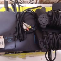 سوني 2 للبيع الجهاز   شاهد الله نضيف معه  2 جوستك اصليات وحده مستخدمه ...