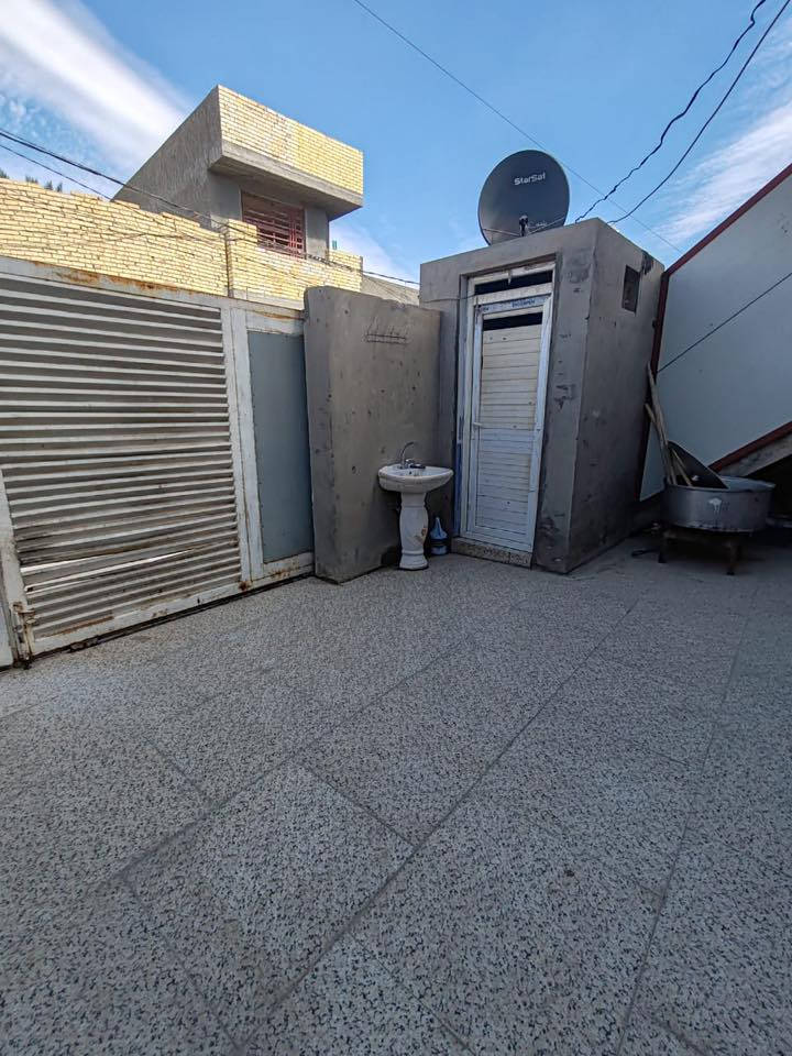 🏡 دار للبيع – طابو صرف | بناء حديث
📍 الموقع: المسيب – صوب البوحمدان، قريب من مخبز بغداد

📐 المساحة: ١٦٠ متر
🏗️ يتكون من طابقين – الطابق الثاني منفصل
🧱 البناء: طابوق مسلح + كونكريت
✨ التشطيب:
 •حزام سيراميك
 •أرضيات بورسلين

🔹 تفاصيل الطابق الأول:
 •استقبال: ٦ × ٣.٥
 •صالة: ٥ × ٤
 •مطبخ: ٤ × ٣
 •غرفتي نوم:
⭐️• ٥ × ٤
⭐️• ٣.٥ × ٣
 •صحيات داخلية وخارجية
 •منور
 •كراج سيارة كبير

🔹 الطابق الثاني:

نفس تفاصيل الطابق الأول تمامًا

💰 السعر على الخاص
📞 للاستفسار: ***********
🏢 مكتب عقار أهالي المسيب
حي المعلمين الثالثة – قرب جامع محمد الجواد
