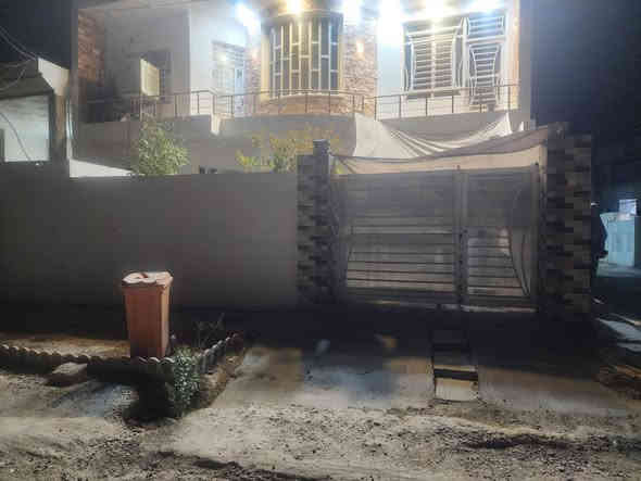 السلام عليكم 
عقار للبيع عروض نار 🔥🔥
مكانه حي الخضراء قرب جامع الزبير 
المساحة 135متر  
4 غرف نوم و3 حمام
بناء حديث
للتواصل واتساب او اتصال *********** او ***********
