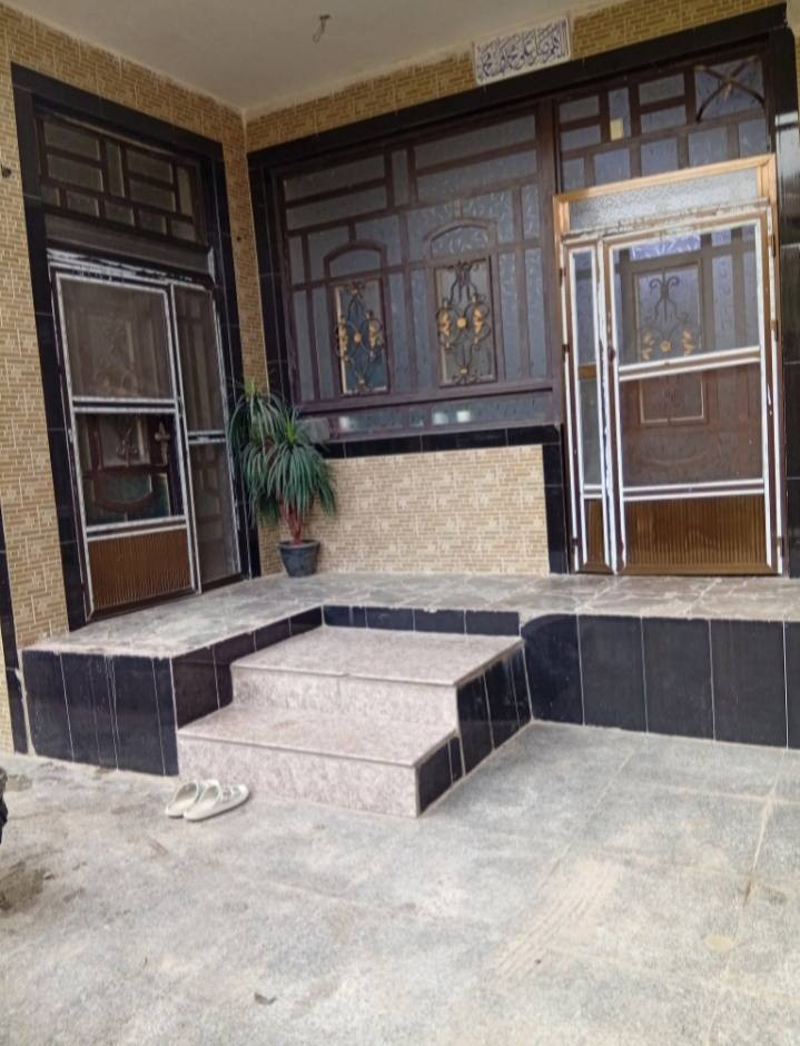 ياالله السلام عليكم 
بيت طابو زراعي سند ٢٥ مساحة ٢٠٠ متر10x20 
العنوان حي الطياره قرب مدينه العاب المدهش يبعد عن شارع ستين ١٥٠ متر 
بناء حديث يحتوي على ٤ غرف نوم 
ومجمع صحيات في كل طابق 
ومطبخ كلدور مفتوح نضام خليجي ومطبخ حار 
ويحتوي على حديقه وكراج سيارة 
الطابق الثاني مشتمل يحتوي على ٣ غرف ومجمع صحيات ومخزن 
والطابق الثالث يحتوي على بيتونه ومخزن منفصل مع سطحين 
للاستفسار اكثر الاتصال على الرقم ***********
