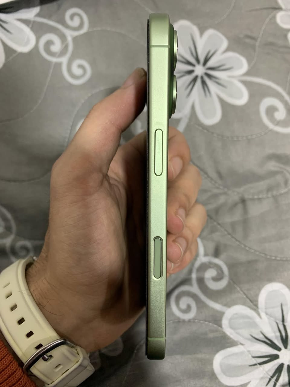 للبيع ايفون ١٧ عادي اخو الجديد 
ذاكرة ٢٥٦ بطارية ٩٩ مشحون ٩٤ مرة بعدة بل ضمان الى شهر العاشر تك سيم نموذج m كارتون وكيبل الاصلي موجود مع ٣ كفرات ولصقه اصلي 
السعر ١٥٠٠ الف


**إذا كنت صاحب هذا الإعلان وتريد حذفه لأي سبب، رجاءا أرسل رسالة إلى الدعم الفني**