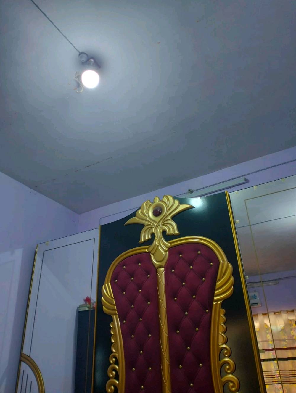 غرفة نوم للبيع السعر مليون وبيها مجال مكاني الناصرية المركز موجود واتساب او اتصال