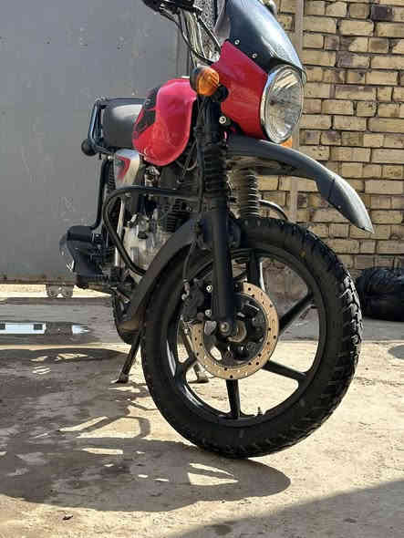 سلام عليكم 
بوكسر موديل 23 دراجة كلش نظيفة الله شاهد برغي مامفتوح بيها
مرقمة وكاملة قادسية بأسمي/ السعر مليونين وبيها مجال
العنوان الديوانية مركز المدينة 
للاستفسار ***********
