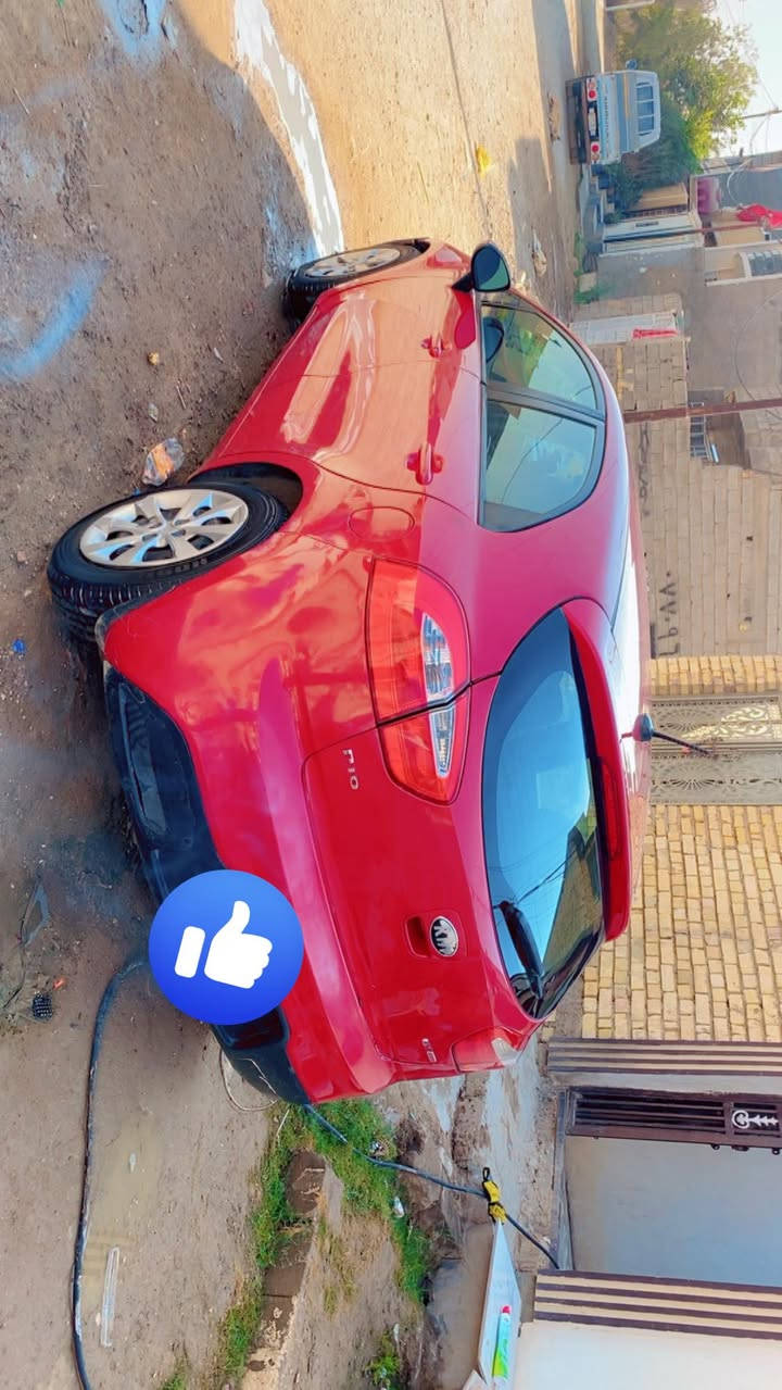 السلام عليكم
كيا ريو موديل 2013 وارد امريكي 
مكينة 1600 GDi 
كير أوتوماتيك +عادي 6 نمر 

كير مكينة مكفولات 
تخم تاير جديد 
رقم بابل دولي بسمي 
عنوان بغداد. 
*********** 
السعر 66
