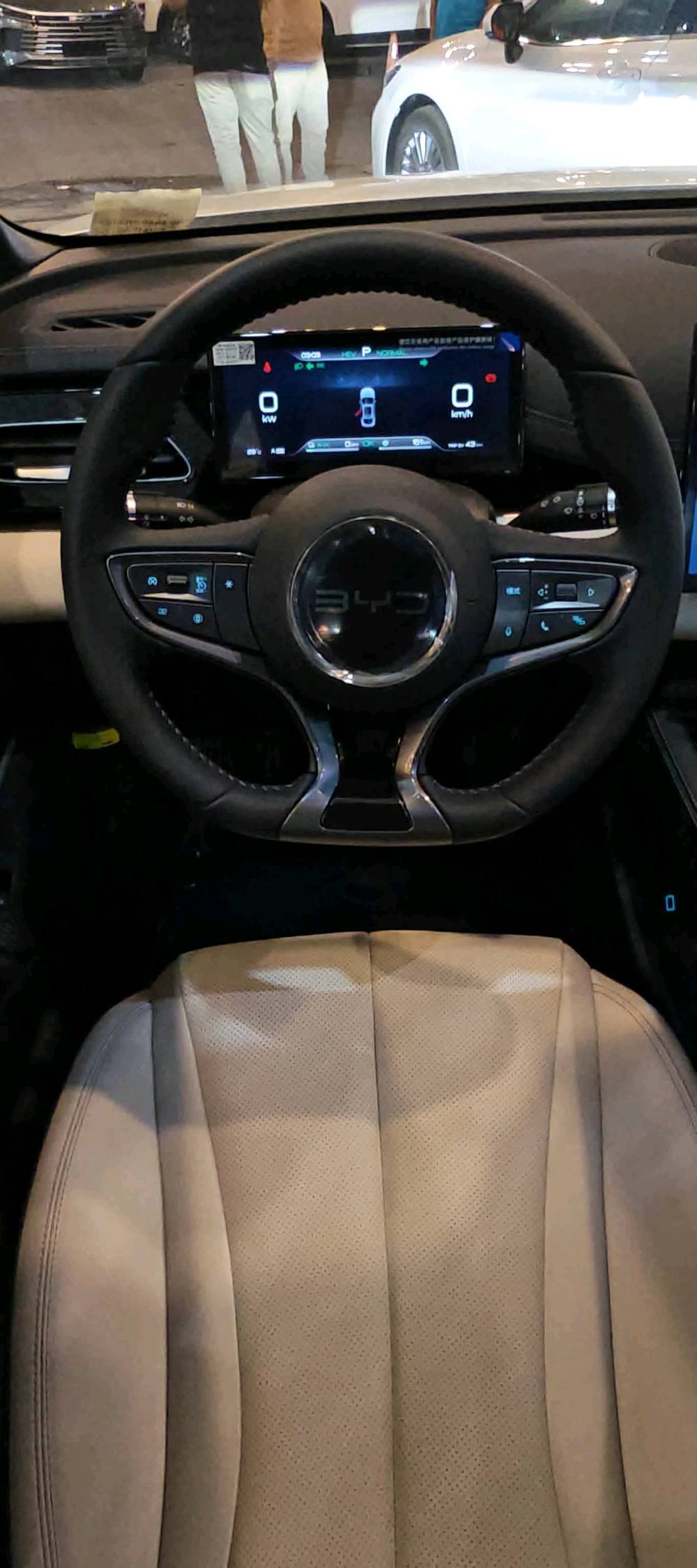 سيل 6 نص فول لون ابيض وداخل ابيض زيرو ما ماشيه بطاريه جبيره مامرقمه منزل بيه كل التطبيقات مكاني بغداد 
للاستفسار ***********
ما هو موديل السيارة بالضبط؟: 
2025
أين موقع السيارة حالياً داخل العراق؟: 
بغداد بنوك 
هل السيارة جديدة أم مستعملة؟: 
جديده
هل هناك إمكانية للتفاوض على السعر؟: 
لا 