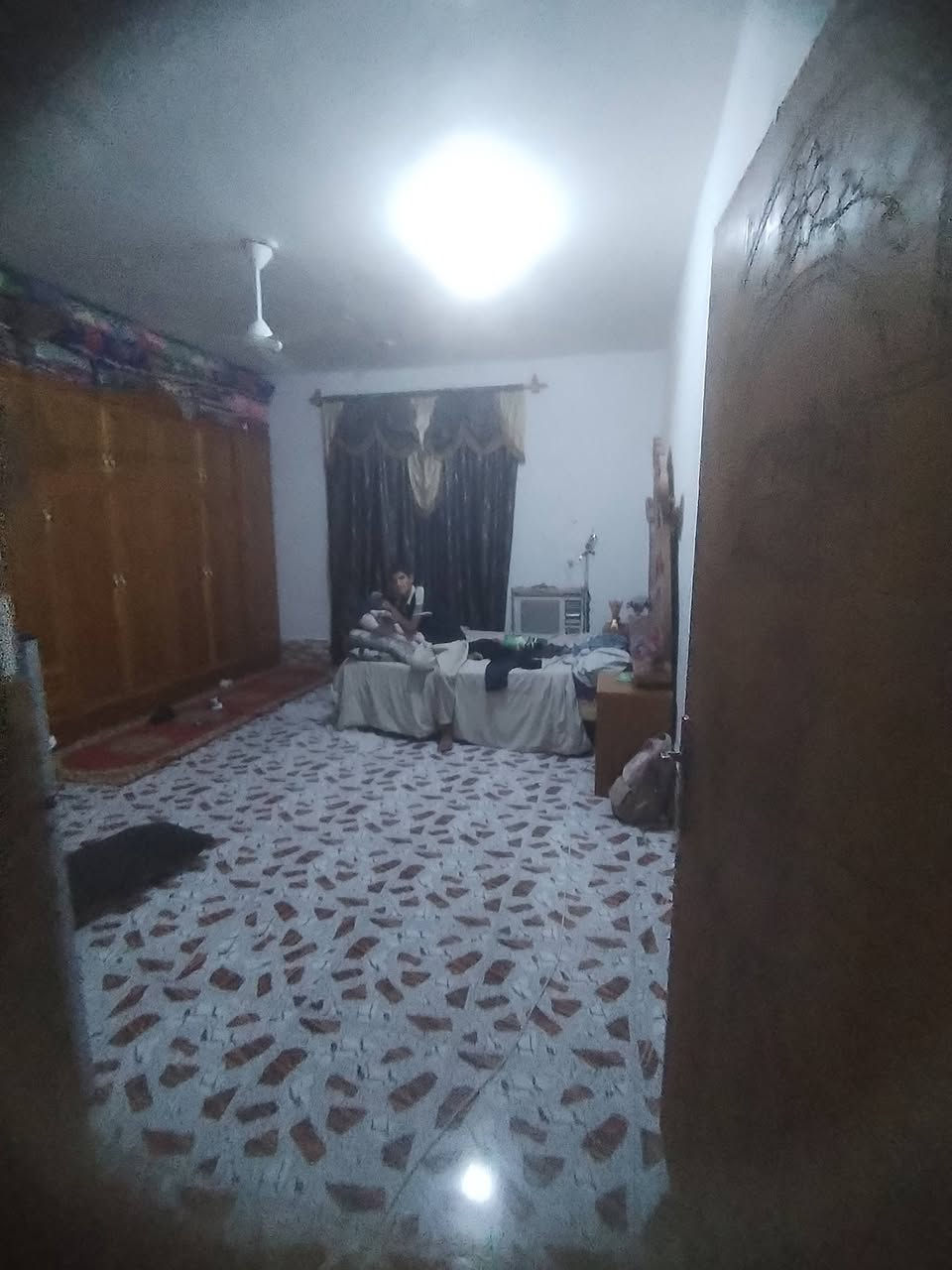 السلام عليكم
بيت للبيع في حي الحكيم قرب مجسر الحولي المساحه ٢٧٥ غرفتين وصاله ومطبخ واستقبال صحيات خارج وداخل السعر وباقي التفاصيل الاتصال على الرقم *********** و ***********
