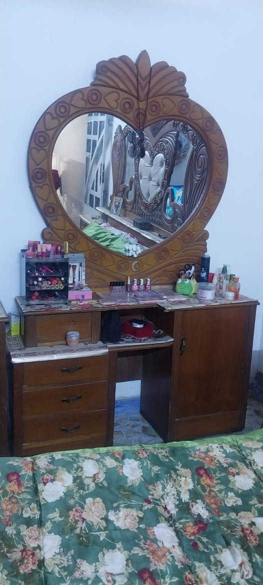 سلام عليكم غرفه صاج البيع 7قطع نضفه 70٪ بيه شوي نقوصات عراضها ب 750وبيه مجاله حك جيه عنوان بغداد متوجد وتساب ومسنجر وهذه رقمي ***********
