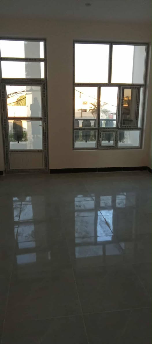 السلام عليكم
بيت للبيع مساحه ١٥٠م يتكون من استقبال

 ومطبخ حار بارد.صالتين.٣حمام.و٤غرف نوم.وكراج سياره

الشهداء خلف بيت ابو النسوره خلف جامع مكي الكبيسي

مقابيل حديقه..

السعر ١٦٥ 

للاستفسار***********
