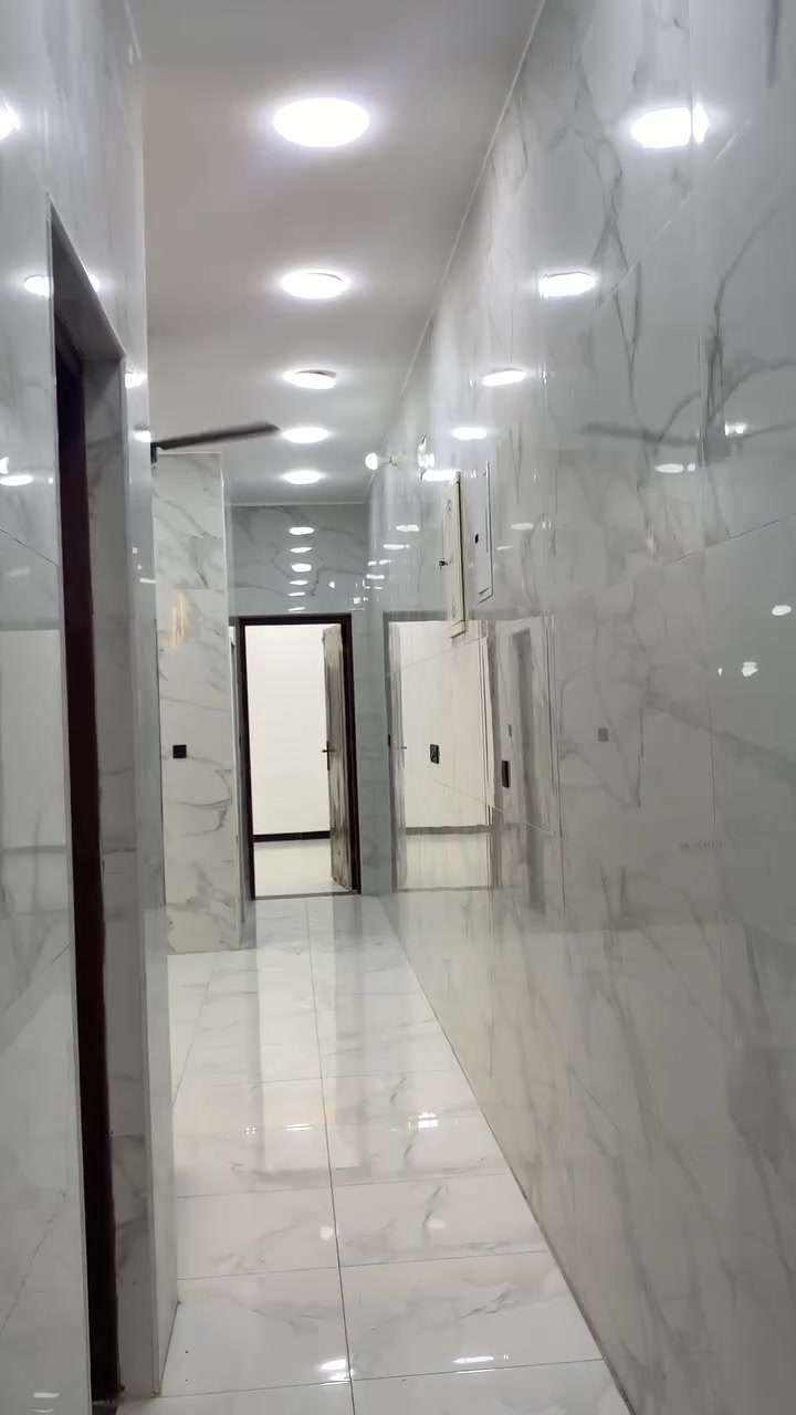 دار البيع مساحه 100متر واجهيه 5 نزال 20 تفاصيل البيت 
الدار بعده جديد وحديث ممسكون 🏘️
بي 3غرف 
وصاله 
وحولي 
مطبخ حار بارد 
3حمامات
موقع الدار 
منطقت ام الجدايل 
فرع مدرست البداع 
شارع نافذ 
الستفسار رقم الهاتف (***********)
