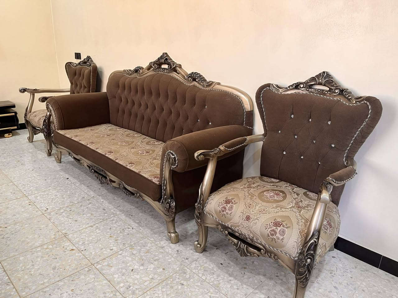 اللهم صلي على محمد وآل محمد
السلام عليكم 
تخم للبيع تركي نضافة ٨٠٪؜
السعر ٥٠٠ الف العنوان بغداد الغزاليه تخم 9مقاعد مع طبله وسطيه


**إذا كنت صاحب هذا الإعلان وتريد حذفه لأي سبب، رجاءا أرسل رسالة إلى الدعم الفني**