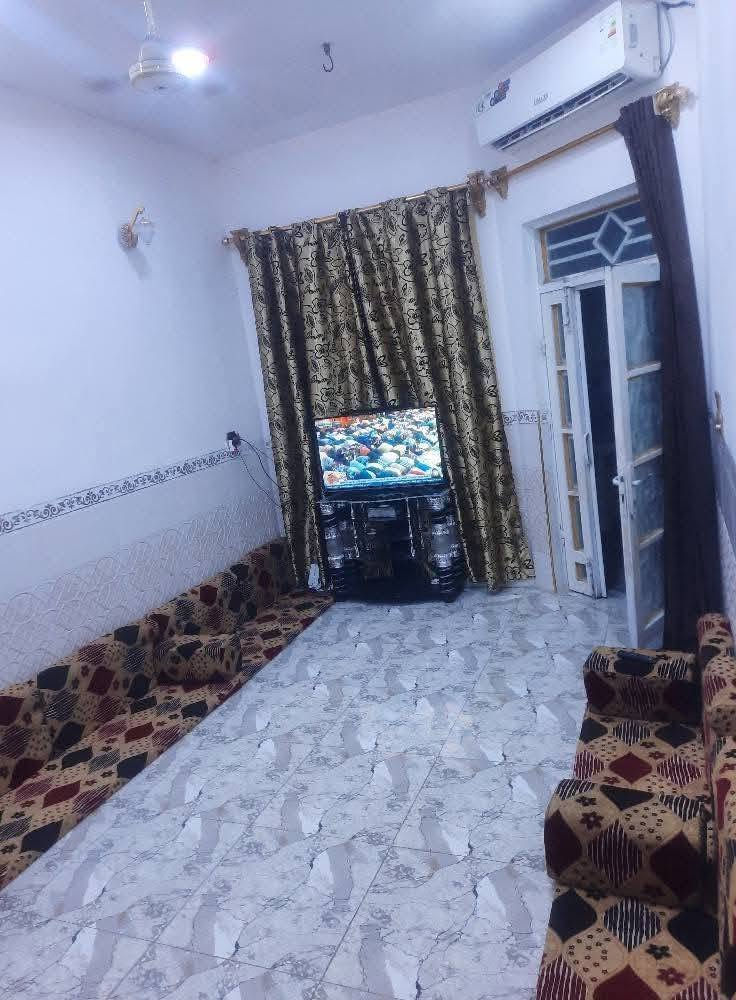 السلام عليكم بيت 100 م 20×5 في الماجدية سيد جميل شارع ١٠ مطلوب اسكان  27مليون طابق واحد يتكون من ديوانية مع مطبخ مع صالة وغرفة واحدة للاستفسار الاتصال ***********
