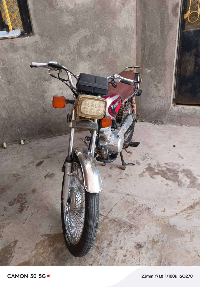 السلام عليكم دراجه إيراني ضايعه اوراقها يعني كلك البيع كلشي بيها شغال من لايت وأشاير السعر ٤٥٠ وبيها مجال قليل العنوان البصرة القبلة ***********
