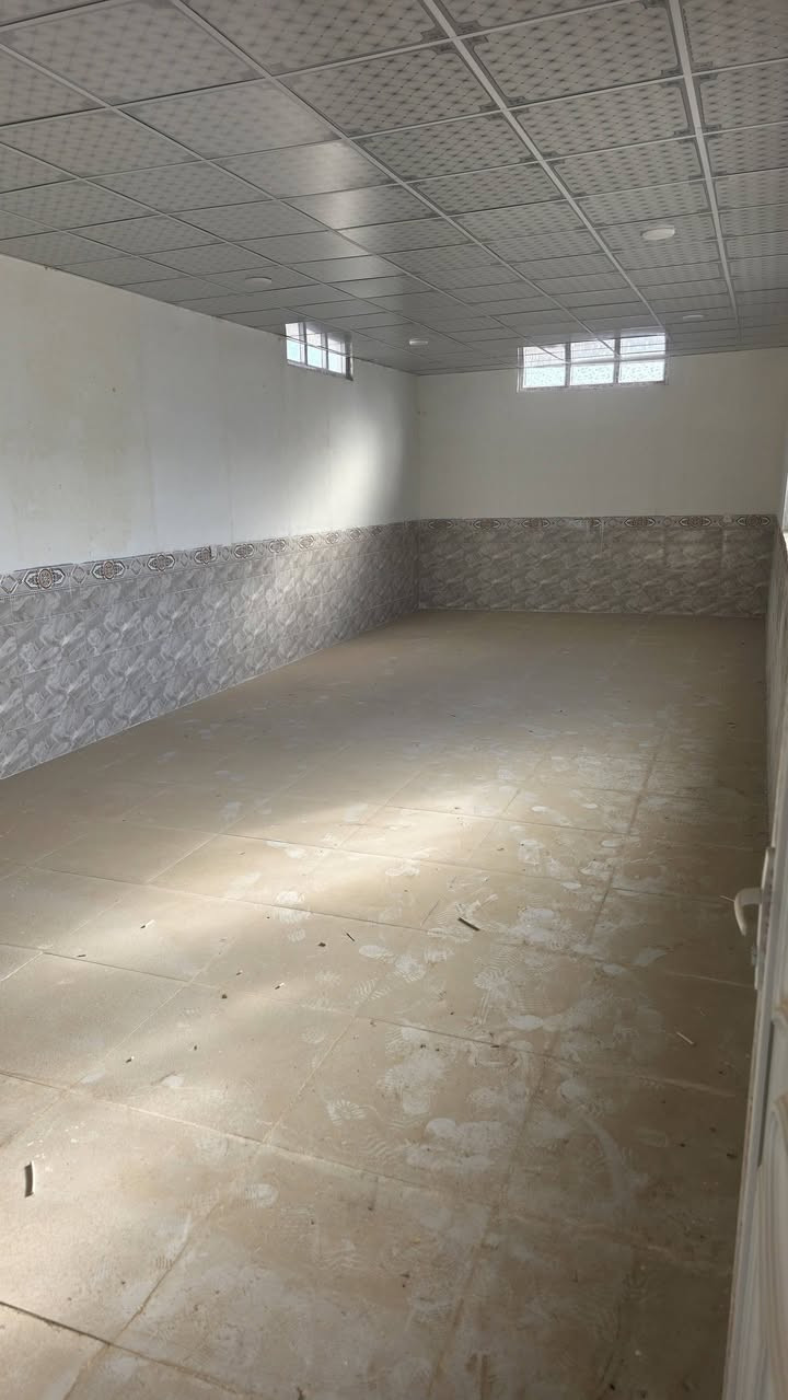 قاعة للإيجار غرفتين  اولا 4×5 ثاني 4×10.
يتوفر مرافق و مغسل مع گيزر 
يفضل للمعاهد و تدريس خصوصي و عيادة 
و صالة العاب و صالة جيم 
📍العنوان حي واسطي دور سكك قريب على جامع الفردوس 
للأستفسار: ***********
