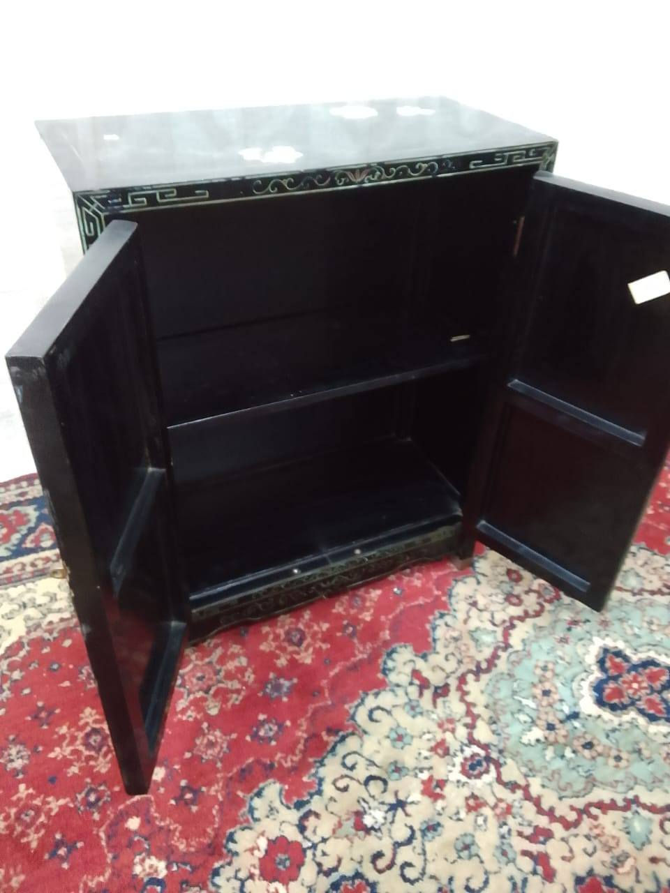 قطعه من اندر النوادر على الإطلاق باهي شنوه صيني اصلي عمره يتراوح بين120سنه تقريبا مطعمه بالحجر الجات والاحجار الطبيعية والبرونزا الاحمر الاصلي ويوجد قفل برنزا احمر من نفس التطعيم باهي عباره اتنين دلفه 
مقاس ارتفاع 76سم عرض59سم عمق 28سم
السعر6,750نهائي
للتواصل واتساب:01271913234


**إذا كنت صاحب هذا الإعلان وتريد حذفه لأي سبب، رجاءا أرسل رسالة إلى الدعم الفني**