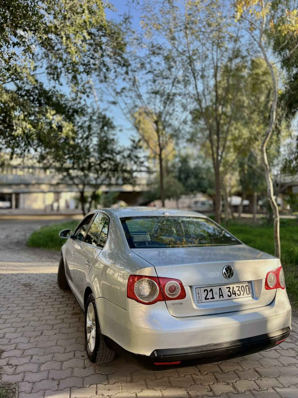 السلام عليكم
جيتا 2007 للبيع خليجي سيارة كلش نظيفة 
بيها باب السايق+ جاملغ سايق صبغ اثر طخه خفيفة 
بدون دواخل وايرباكات وشواصي كله بحالة الوكالة 
محركها مبدل جديد حجم 20 تنفس طبيعي 
كير اوتو + عادي 6 نمر سبورت بلشرط 
رقم سليمانية دولي جديد هزة جديد شرط التحويل او وكالة 
اشاير مري 
اربع جامات كهرباء + اوتو 
صدر امامي خلفي جديد 
تخم تايرات + وياله باسات جدد مشدود عليها 
تبريد ثلج + تدفئه شرط 
السيارة دواخلها كله بلاد وشركة كلش نظيف 
عليها ادامة دهن محرك وكير كله جديد
السعر 78 ورقة وبيها مجال بسيط للشراي
مكاني كركوك  
الشراي يتصل ***********
