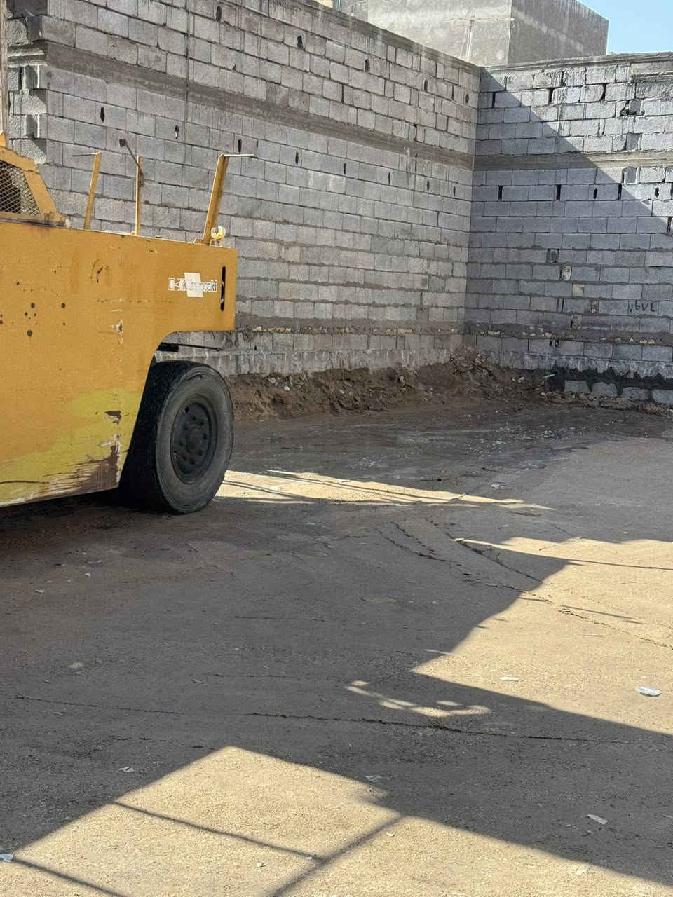 العرض غير شي هاي المره 😍 🔥🔥🔥🔥🔥

* خارطتك علينه 😳
* وتسقيطه هم علينه 😉✌️
 * وبابك الخارجي  هم علينه ✌️✌️✌️
وبعد ما خلصت
سخانة هم علينه 😍
 وماطور الماي ١ حصان منشأ هندي  هم علينه 
وتدللون والماعنده بلاش الشغل كله

****يعلن  مكتب العبادي لبناء الدور والمباني السكنيه عن     استعداده لبناء الدور وحسب المواصفات المطلوبه وبكوادر هندسيه واختصاصيه 
 
ملاحضه : العمل حسب المطلوب 

او تندر العمل الاعتيادي 

١-تعديل الارض او قلع التربه واستبدالها بلسبيس والحصى الخابط والاسمنت الناجح مختبرياً (حسب طلب الزبون) 

٢- عمل الرباط الارضي. بلحديد الايراني الناجح مختبرياً وهندسياً قياس ١٦ ملم (٨ شيش) ٤٠*٨٠

٣ - بناء بتلو حسب الجيران او المنطقه 

٤- صب كوبلن ولبخ البتلو من الداخل والخارج والتزفيت بلبرايمر كوت العراقي او الاماراتي 

٥-بناء الدار بلوك او طابوق حسب الطلب بارتفاع ٣.٦٠ من الداخل

٦- عمل رباط علوي ٢٠ *٣٠ بتسليح حديد ايراني المنشأ 
١٢ ملم ( ٤ شيش )

٧- صب السطح بلخبط المركزي او العادي حسب المواصفات ونسب الخبط الهندسيه بارتفاع ٢٠ سم
وتسليح بحديد ١٢ ملم 

٨-عمل الفريمات للابواب والشبابيك الحديديه كافه بحديد ٣ ملم * ٤ انج  

٩- عمل ابواب الحديد تفصال حديد ٢ ملم لجميع المقاطع

١٠- عمل فريمات الابواب الخشبيه جاوي والابواب تفصال صاجي ٦ ملم 

١١- بناء بيتونه بارتفاع ٢.٨ م مع صب السطح 

١٢- بناء ستاره بارتفاع ١.٦ م ( ٨  ساف ) مع الكوبلن 

١٣- صبه نضافه بارتفاع ١٠ سم

١٤ رش التربه بماده الكلورودين  ( ضد الارضه والحشرات )

اعمال التشطيب ٢——-/٢——
١- لبخ الجدران الداخليه والخارجيه بلاسمنت العادي الاسود  
٢- تبييض الجدران بلبورك السعودي او العراقي  
 ٣-تاسيس الكهربائيات بلاردني او الفنار السعودي حسب الطلب والاتفاق 
٤- تاسيس الماء والمجاري كلاسك او حسب الطلب المواد مصري او تركي 
٥- السقوف / ثانويه او جبس بورد او سحبات بياض حسب الاتفاق او رغبه الزبون 
٦- اعمال الجام حسب اختيار الزبون. 

للاستفسار اتصال او واتساب  
***********  احمد 
*********** م . اياد
