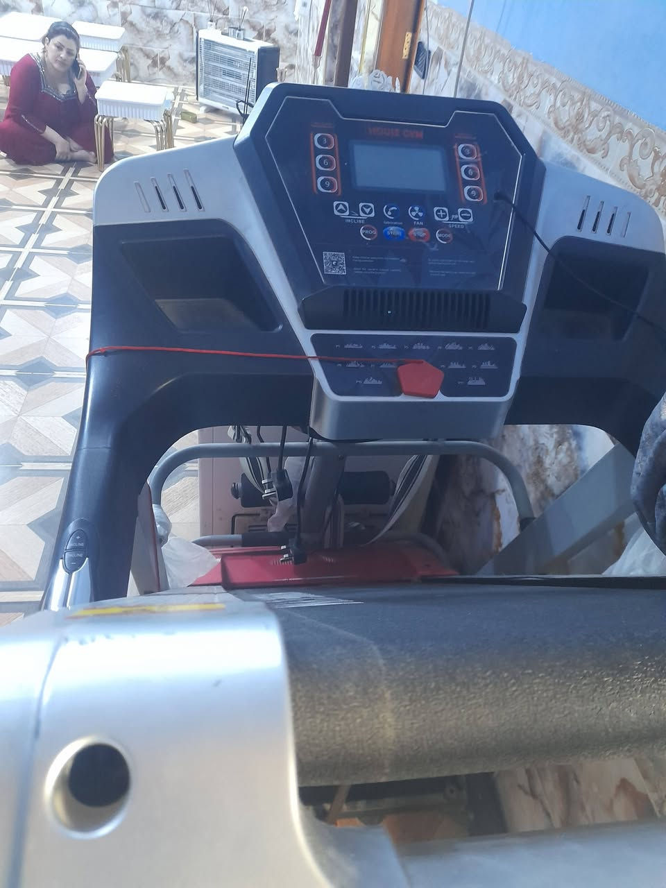 السلام عليكم جهاز جري رياضي مستعمل كلش قليل اخو جديد جاهز سرعه ورجاج تحديد تحكم سرعه ام بي ثري بيه شاشه كلشي بيه شغل اي نقص مابيه السعر ٥٠٠ وبيه مجال قليل *********** بيه وت ساب العنوان القرنه
