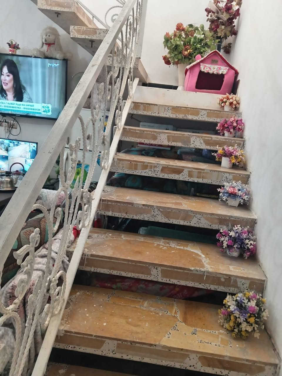 السلا م عليكم بيت للبيع 100 متر واجه 5 ونزال 20 السعر 60 وبي مجمع التوحيد بالبدايه الاتصال على الرقم ***********
