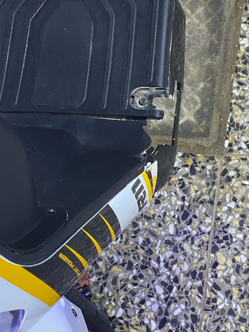 سلام عليكم دراجه R11 موديل 2025 خمس بطاريات البطاريه الوحده 32 امبير دراجه حلو ونضيفه بس بيه هذا كسر كدامك سعر 490 وبيه مجال عنواني البصره الصالحيه ‏ 