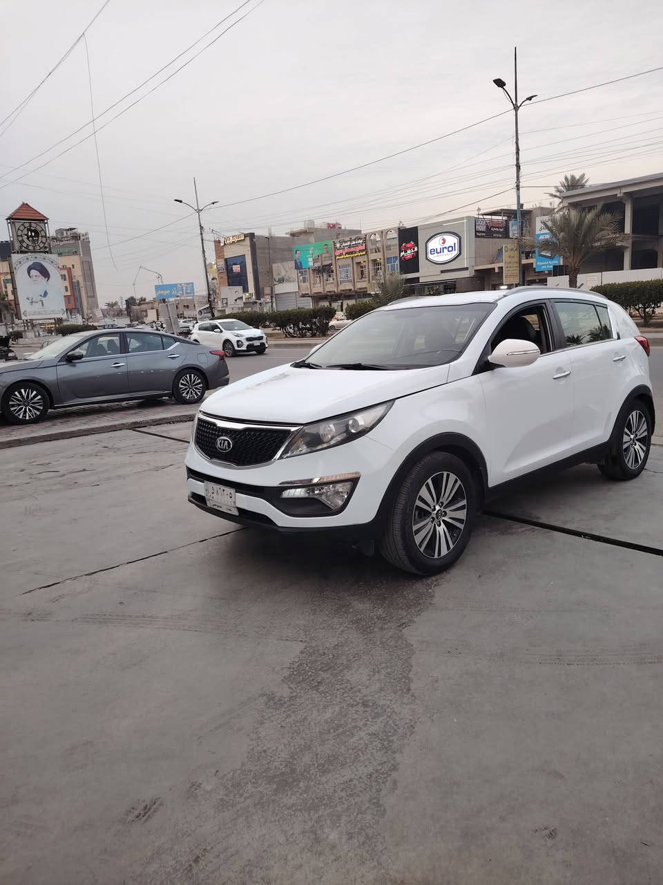 السلام عليكم سبورتج ٢٠١٦ السونار واضح كدامكم ماشيه ٢٤٥ كير مكينه مكفوله الباب بيه شخط ونصبغت على كده مدوشمه كشنات وكاعيه وصندوك كاميرا حساس يدات نيكل مري شفط اشاره بالمراية شباك خليه معروضه ١٦٠ وبيه مجال واذا مراوس بعد افضل ***********
