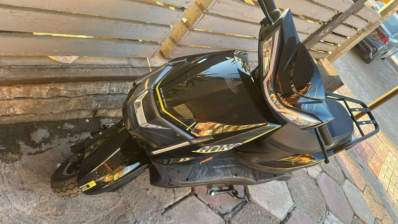 دراجة سكنس فضائي ضمان ١٠ اشهر بالبطاريات 
من حيث النعومة بل مشي والكوالتي العالي بل نسبة للملف والبطارية والعقل دراجة جداً اعتمادية وتتحمل اوزان لحد ١٥٠  وبيها ضمان تاخذها وراسك بارد 

1-  بطاريات 6 دبل ⛽️
2- ملف 1500⚠️
3- نظام الرجوع للخلفR 🙅‍♂️
4- نظام البارك p ✋️
5- نظام الكارت Nfc👍
6- نظام البصمة 🛑
7- منفذ USB📞
8- عدد السرع 3 ✈️
9- بلوتوث +منافذ usb

مكان بغداد 
السعر 800 الف وبيه مجال

رقم ***********
