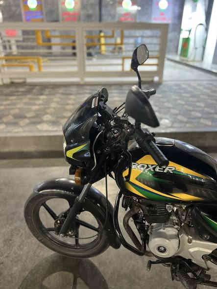 السلام عليكم بوكسر كلاسك موديل2022 مرقمة فقط سنويه الدراجه فول نضافة الحمدالله مكانها بغداد السعر مليون و800 وبيها مجال ***********
